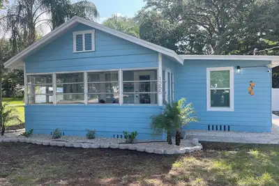 Image de Beachy Bungalow in the heart of Dunedin; 5 minute walk to downtown