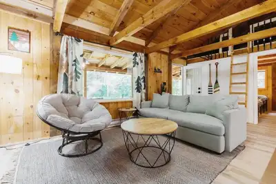 Image de Scenic Adirondack Cabin w/ Hot Tub - River Bend