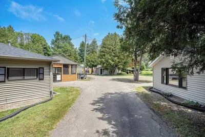 Image de 3 Cabin Pkg-Pickleball Ct | Hot Tub-all yr | 2. 5 Acres | Dog Friendly | Fire Pit