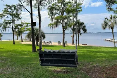 Image de Rare bay waterfront home with 145' of Sandy Beach! ! ! Pets welcome! ! \n