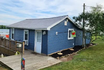 Image de Black Lake Cottage\nWaterfront 2 Bdr, lake access