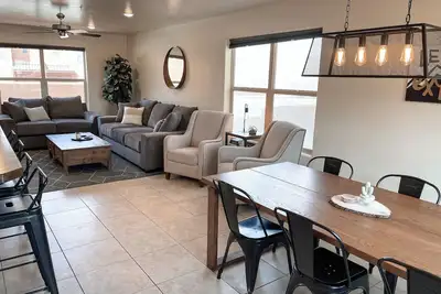 Moab Townhome - Pool - 2br - Sleeps 8 - Arches