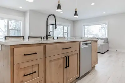 Image de Stunning Downtown Home with Theater Room! Minutes from City Center Temple & Byu!