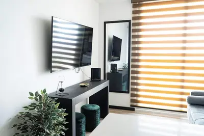 Image de Professionally Decorated, Brand New Pet-Friendly Apartment.