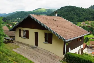 Image de Gite en chalet dans le Parc des Ballons des Vosges. Vue sur les montagnes.