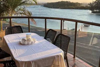 Image de Braemar 7 - Lakefront apartment