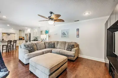 Clearwater Pool Home - Family Friendly!