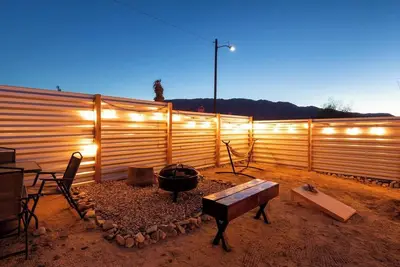 Image de Mid Century Home~3 Miles from Jtnp/ 9m Marine Base