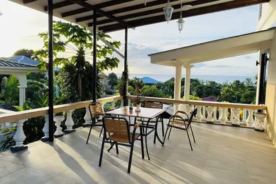 Image de 5 mins to beach, restaurants & shops! Cozy Ocean-View Lodges w/onsite car rental