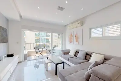 Image de Bright 2br with balcony in Ben Yehuda by HolyGuest