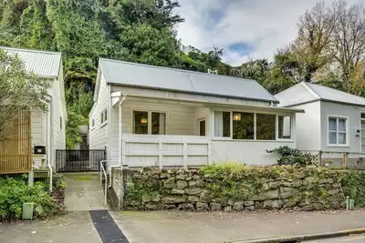 Image de Central Cottage - Napier Holiday Home