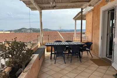 Cozy house with sea view terraces, 5-minute walk to downtown and services