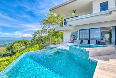 Image de Mountainside Retreat Exquisite OceanViews Sleeps6