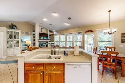 Image de Dog-friendly riverfront home - screened porch, 2 private docks, boat ramp access