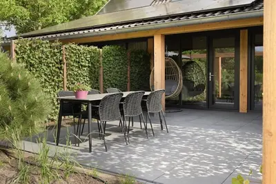 Image de Luxury Vide home in a particularly unique location!