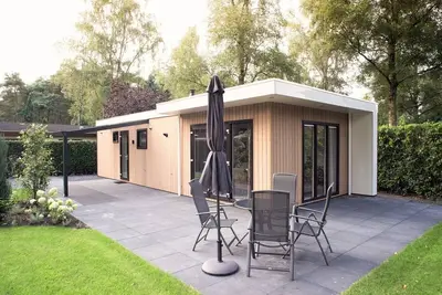 Image de Spacious yard with a private hottub