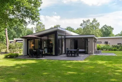 Image de Located on the edge of the forest with a spacious garden