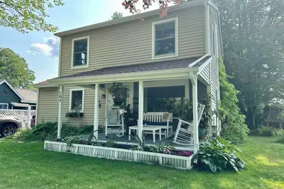 Image de Charming home, minutes away from downtown Portland, beaches, and the airport.