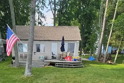 Image de Lakefront Rustic Charming Cottage overnight mooring, dock usage, pet friendly