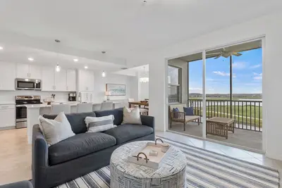 Image de Panoramic Golf Views on Double Eagle Circle