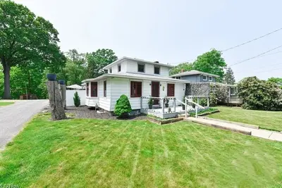 Image de Beautifully furnished cottage in Portage Lakes