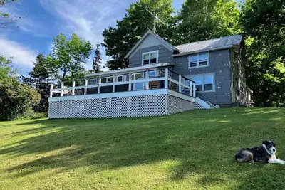 Image de 135' of prime Lake Ontario waterfront with incredible views! Sleeps over 10!