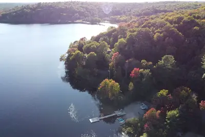 Image de Central Muskoka Cottage w/beach, dock, kayak, Sup, canoe, paddle boat, games rm