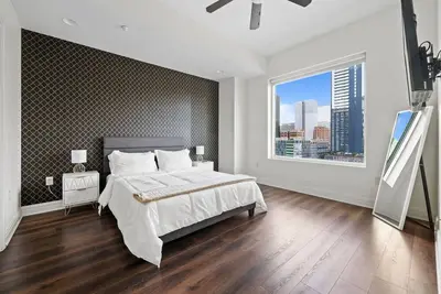 Image de Downtown | Luxury 2bd Apt. | Pool | Gym | Great Views