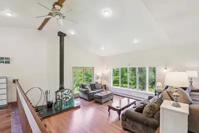 Image de Charming & Scenic Gouldsboro Getaway w/ Patio!