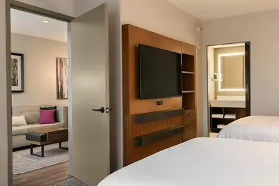 Image de Look No More! 2 Comfortable Units, Indoor Pool, Free Breakfast, Parking!