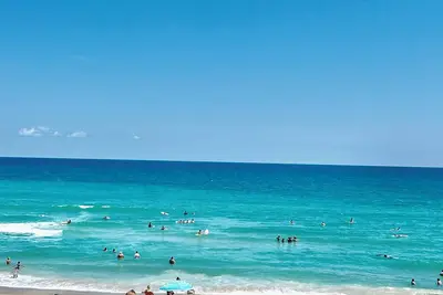 Image de Surf City Condo, 2 miles to the beach!