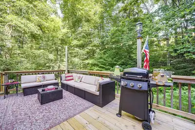 Fire Pit & Mtn Views: North Carolina Abode!