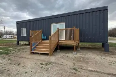 Image de Delightful 1 bedroom modern shipping container! ! !