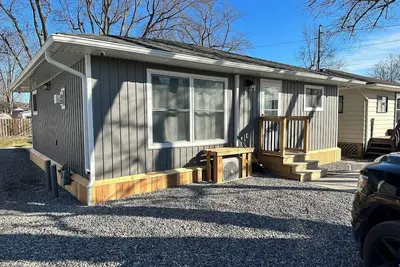 Image de Home away from home by the lake - Cozy Cottage available for a small family.