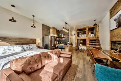 Image de First level studio Unit #7 close to everything bike, ski, swim Zephyr Cove!