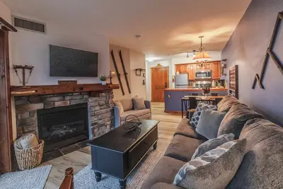 Image de New! In Village Ski in\/Ski out - Hh#210 Hootenanny Hut sleeps 5