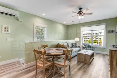 Image de Brand-New build! Dog Friendly! Close to Ocean! Above garage condo!