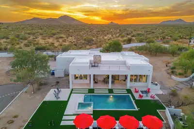 Image de Gated Estate Near Troon N. Pool, Hot-tub, Pickleball, Frisbee Golf, Bar & Arcade