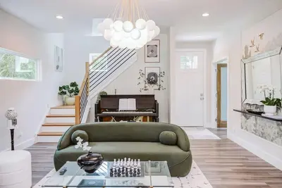 Image de Luxe Home 4 Mins to Duke, Dpac, Downtown Durham | King Beds, Pool, Fire Pit, Bbq, Pet Ok
