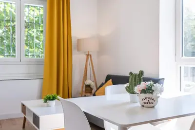 Apartment in a restored mansion in Granada.