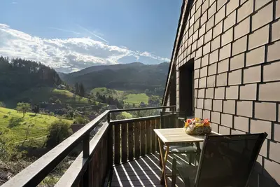 Image de Maison de vacances 'Ferienhaus Schwarzwaldleben' avec vue sur les montagnes, balcon et Wi-Fi