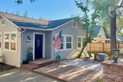 Image de Remodeled home in the heart of downtown Murphys! Winter Rates now to March 10th!