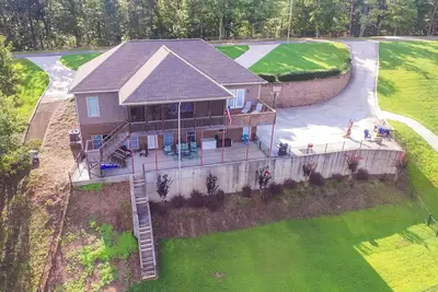 Image de Raven's Nest: 4 Br, 3. 5 Ba House in Crane Hill, Sleeps 10