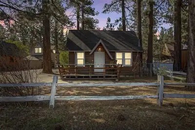 Image de Bear Sky Cabin - Chic Cottage + Easy Parking