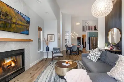 Image de New! Huge Family Retreat near Deer Valley Ski Gondola w/Hot Tub and Lake Views