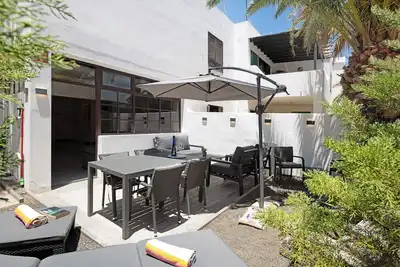 Image de Appartement 'Tranquilidad 300m To Beach' avec terrasse privée, jardin partagé et Wi-Fi