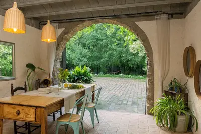 Image de Masía «El Celler - Can Bonet» avec vue sur la montagne, piscine partagée et Wi-Fi