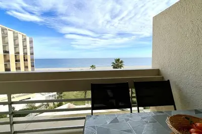 Image de Appartement avec Piscine et Terrasse Proche Commerces