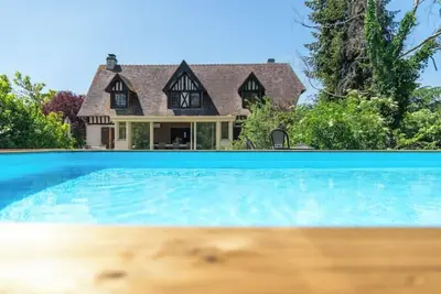 Super villa grande piscine bord Eure à 1h de Paris