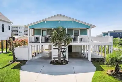 Image de 3 Br/2ba Home - Ocean Views, Walk to Beach/Shops/Dining, Sleeps 6
